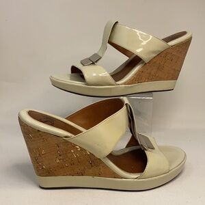 Sofft Sz 9 Patent Beige Leather Cork Wedge Sandals